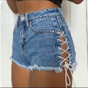 Lace up pacsun shorts 😍💕